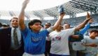 مارادونا يتمنى تتويج نابولي بـ"الكالتشيو"