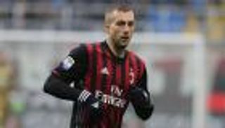 ديلوفيو يودع ميلان وينتظر قرار برشلونة