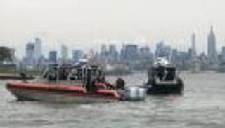 مصرع مظلي بالبحرية الأمريكية أثناء عرض في نيوجيرسي