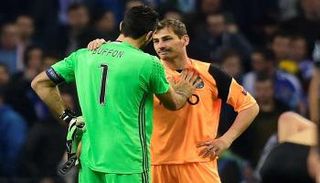 كاسياس يدعم بوفون