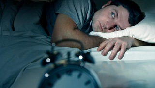 السهر لمسلسلات رمضان أحد اسباب قلة النوم 