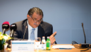 عزمي بشارة.. لاعب سيرك تصدح حنجرته بما تشتهي قطر والإخونجية