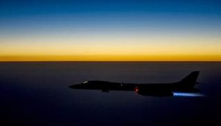 قاذفة قنابل أمريكية من طراز بي-1‭‭‭‭ ‬‬‬‬بي لانسر 