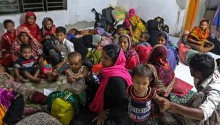 إجلاء الآلاف من القرى بسبب إعصار مورا - الفرنسية