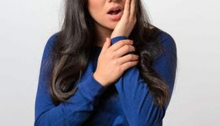 70% من المصابين بصرير الأسنان يعانون من التوتر