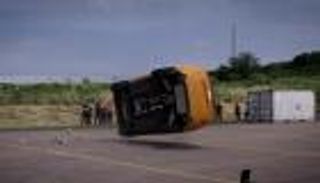 شاهد... فولفو XC60 تعطي ركابها حماية فوق الوصف 