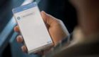 بالصور.. هاتف جديد يتحدى آبل وسامسونج بتقنية غير مسبوقة