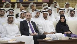  الشيخ محمد بن زايد يشهد محاضرة حول تأثيرات وسائل التواصل الاجتماعي