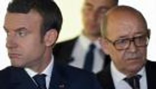 على خطى هولاند.. لعنة الفساد تلاحق حكومة ماكرون 