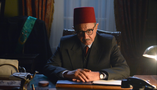 الفنان عبدالعزيز مخيون مجسدا مرشد الإخوان