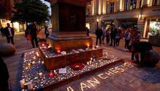 ستظل أسماء الضحايا على الجسر لمدة أسبوعين تكريما لأرواح الضحايا