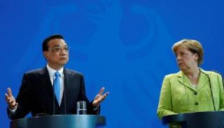 ميركل مع رئيس الوزراء الصيني لي كه تشيانج