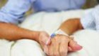 كامبريدج تحذر: المواد الكيماوية في أدوات التجميل تسبب السرطان