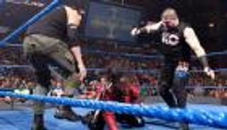 زين يوقف اعتداء أوينز وكوربن على ناكامورا