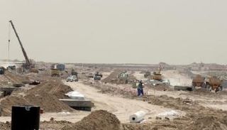 عمال بموقع بناء معرض إكسبو الدولي 2020 -رويترز