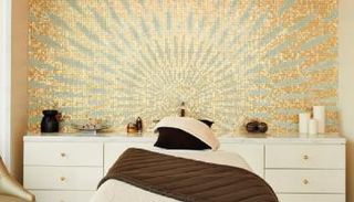 تتنافس مراكز التجميل بعلاجات لحماية البشرة من حرارة الصيف