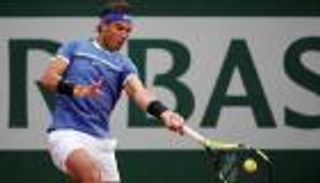 نادال يبلغ قبل النهائي في رولان جاروس بعد انسحاب كارينيو