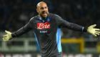 والد رينا يشبه إدارة نابولي بـ "الأطفال"