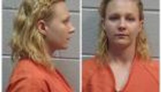 أول متهمة بتسريب معلومات في عهد ترامب: غير مذنبة