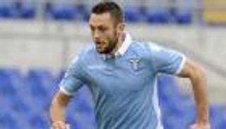 لاتسيو يطلب 45 مليون يورو لبيع مدافعه لليفربول