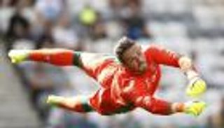 ستوك سيتي يتمسك بحارسه المتألق