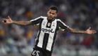 يوفنتوس يدرس الموافقة على شرط داني ألفيس