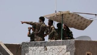 "قوات سوريا الديمقراطية" قرب الرقة (رويترز)