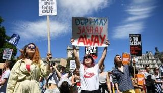 مظاهرات ضد حزب تيريزا ماي (الفرنسية)