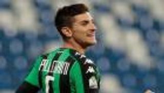 نجم ساسولو يفضل فريقه السابق على يوفنتوس