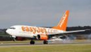 ألمانيا تستجوب 3 بريطانيين تحدثوا بكلمات "إرهابية" في طائرة