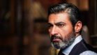 ياسر جلال يكشف لـ"العين" عمره الحقيقي وكواليس "ظل الرئيس"