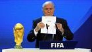 قطر 2022.. المونديال الملعون (2).. تسونامي الفساد القطري يضرب بلاتر وأعوانه