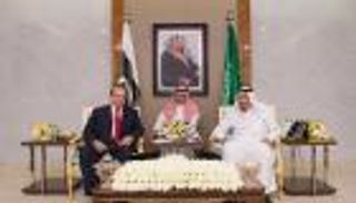 الملك سلمان يبحث أوضاع المنطقة مع رئيس وزراء باكستان