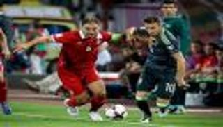 مشجعو ويلز ينقذون ضحية التعصب في صربيا