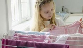 لا يجب تجفيف الملابس في مكان رطب