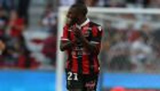 توتنهام يحدد بديل ووكر من الدوري البرتغالي