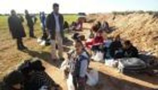 الجزائر تعيد العشرات من رعاياها العالقين في ليبيا