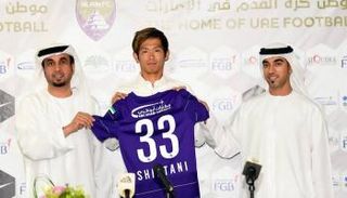 خلال تقديم لاعب العين