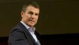 خطة تعاقدات برشلونة تضغط على مديره الرياضي