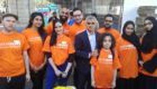 بالصور.. إفطار جماعي تضامنا مع ضحايا حريق جرينفيل في بريطانيا