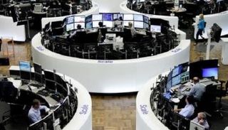 قطاع السيارات يدفع الأسهم الأوروبية للتعافي