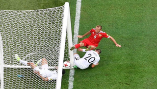 جلوشاكوف لحظة تسجيل الهدف