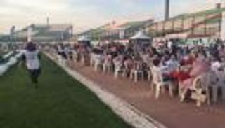 بالصور.. الجزائر تسعد اليتامى بأكبر مائدة إفطار