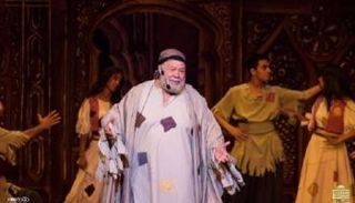 يحيى الفخراني يعود لخشبة المسرح في عيد الفطر