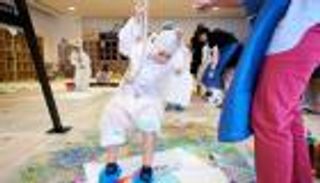 فنون يابانية في ورشة عمل بمتحف جوجنهايم أبوظبي