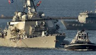 المدمرة الأمريكية اصطدمت مع سفينة فلبينية