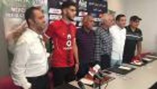 الأهلي يقدم المغربي آزارو واللاعب يتمنى التتويج بكل البطولات