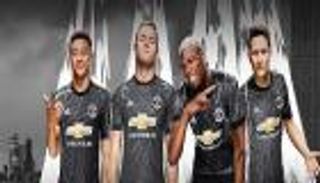 قميص يونايتد الاحتياطي يؤكد بقاء روني