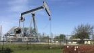 أنشطة الحفر الأمريكية تدفع النفط للتراجع