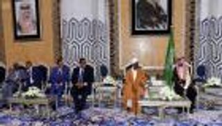 الرئيس السوداني يصل جدة في زيارة رسمية 